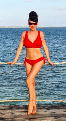 Sansibar Bikini in red + sunglasses